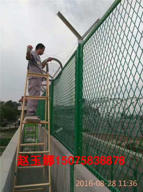 鋼板網(wǎng)巡邏道鋼網(wǎng)墻