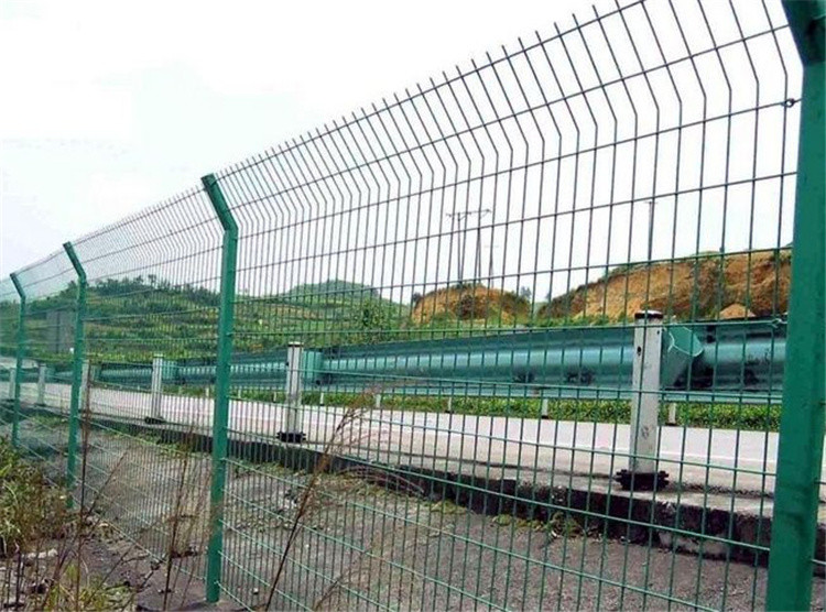 雙邊絲護欄網施工時 應該注意的問題？