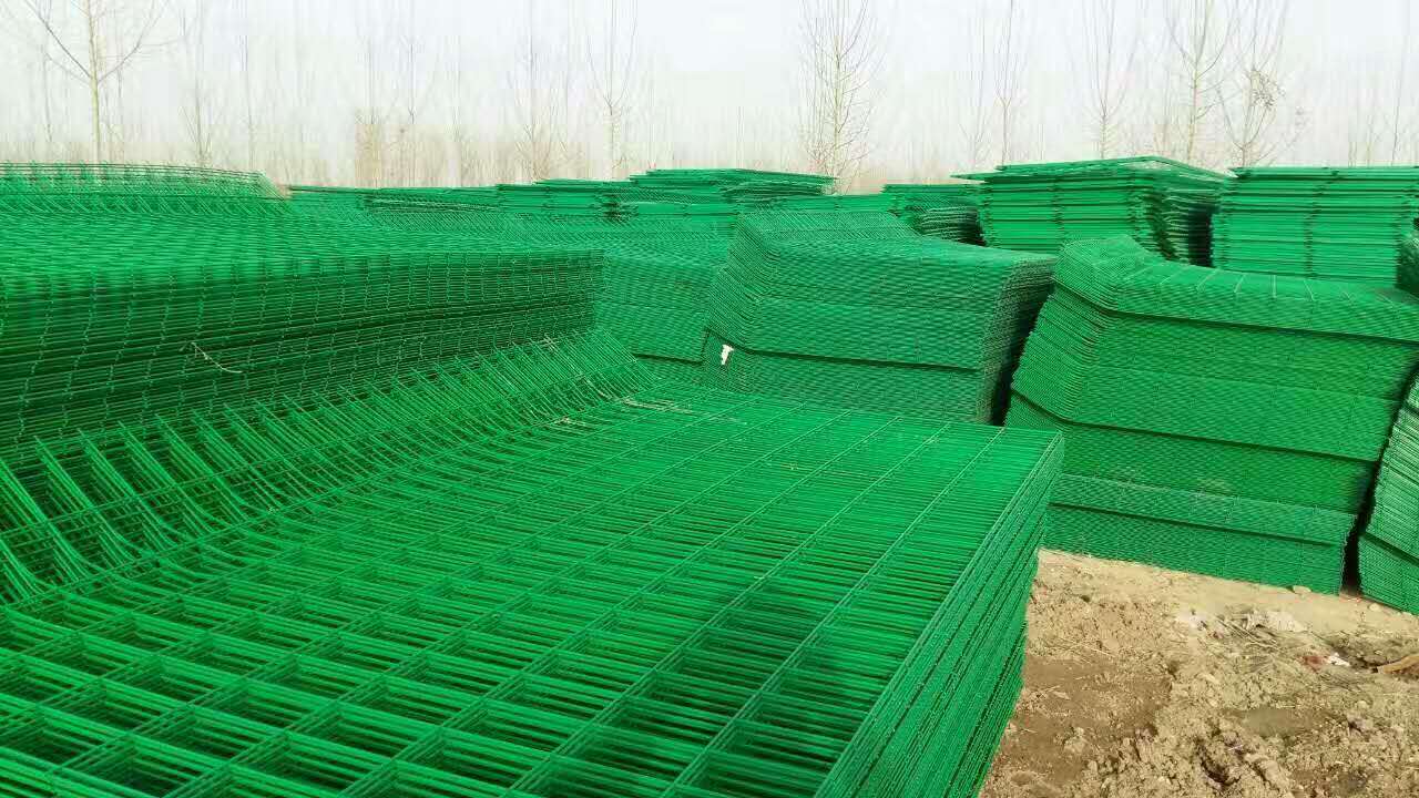 雙邊絲隔離柵現(xiàn)貨